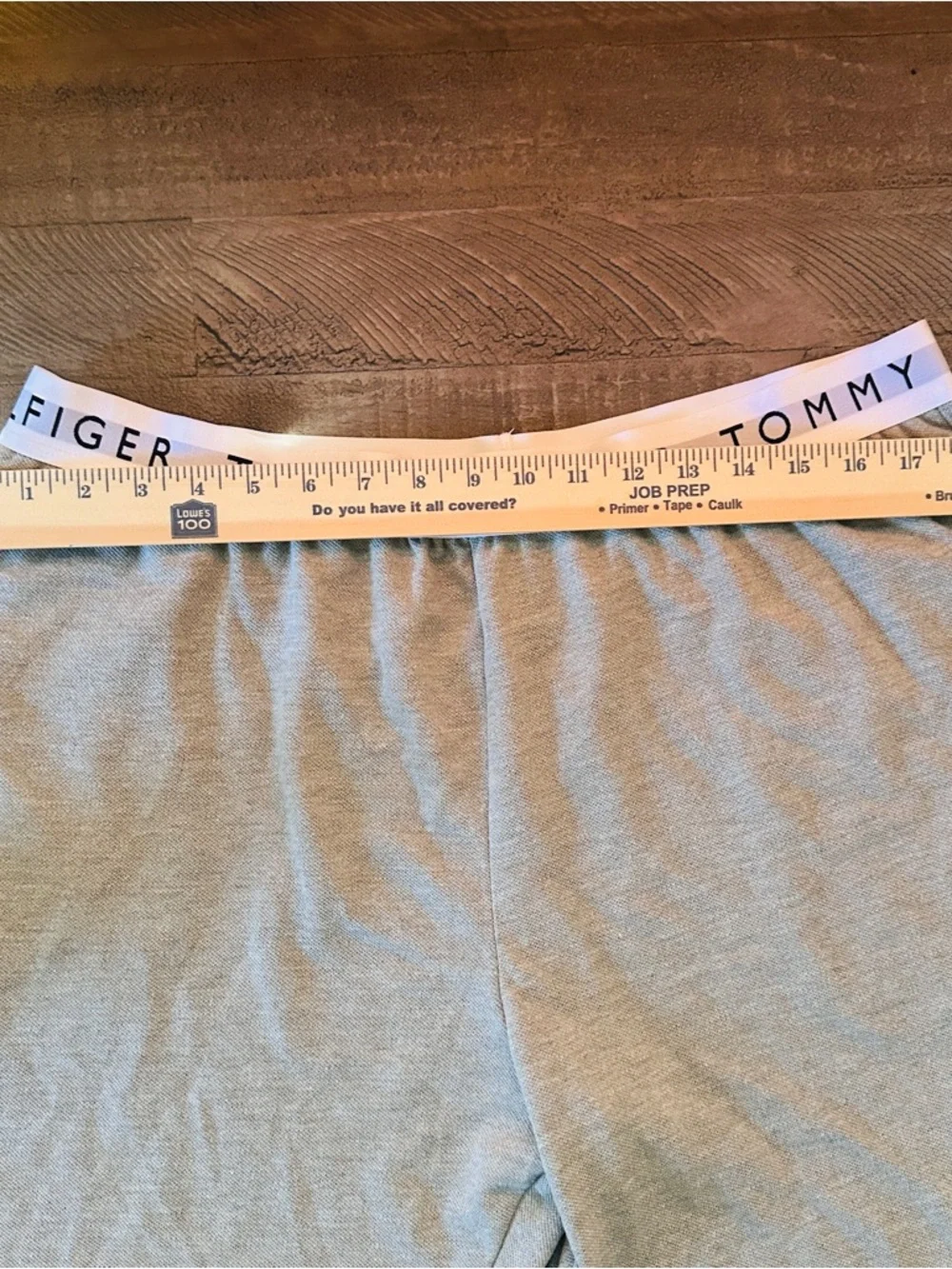 NWOT Tommy Hilfiger Men’s Gray Lounge Shorts Logo Waistband Large
